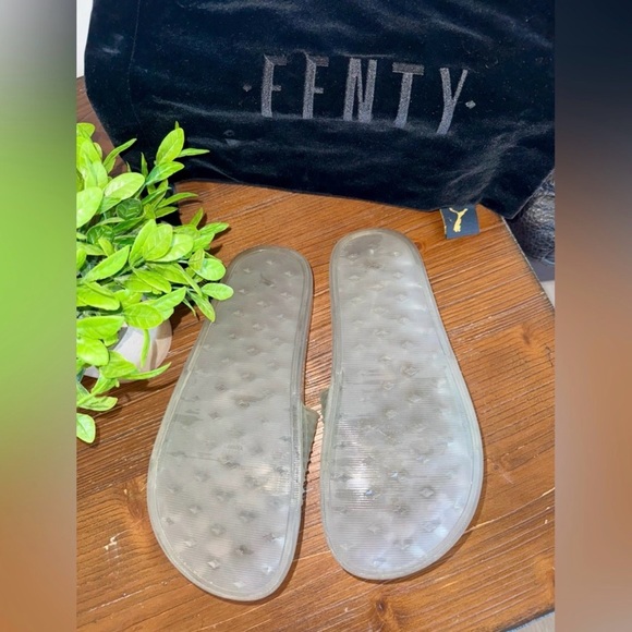 PUMA x Fenty Jelly Slides Gray Clear Sandals Size 7.5 Rihanna - Picture 3 of 3